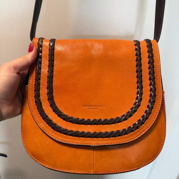 Tignanello Orange Leather‎ Flap Front Saddle Bag Crossbody Accordion Style Purse - Picture 1 of 12